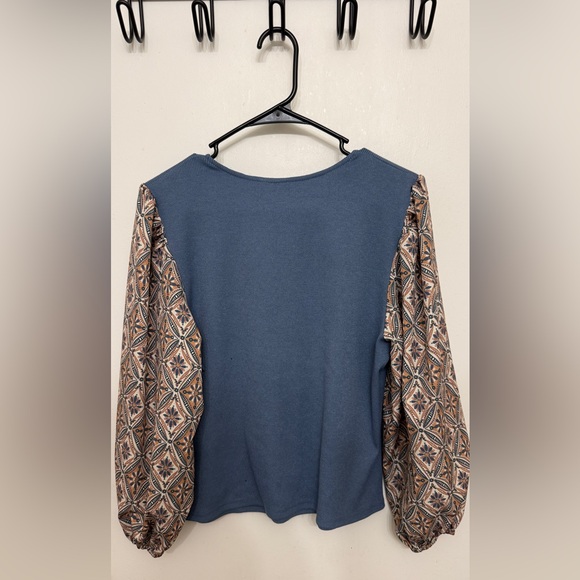 DOLAN Teal Blouse with Geometric Sleeves - Picture 2 of 7